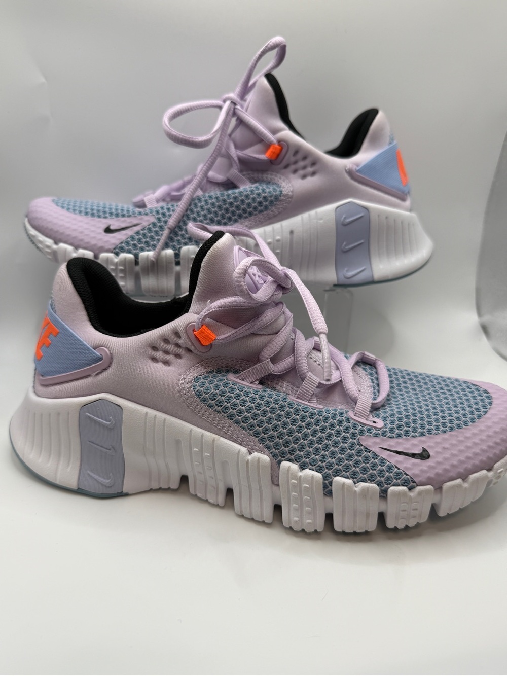 Nike Metcon Light Lavender and Blue Mesh Trainers with Orange Accents - Picture 2 of 6